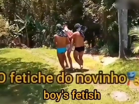 Comendo aquele mano,