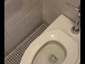 Toilet piss-up